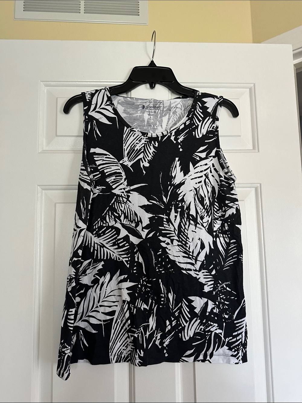Coolibar Black & White Tropical Leaf Scoop Neck Tank